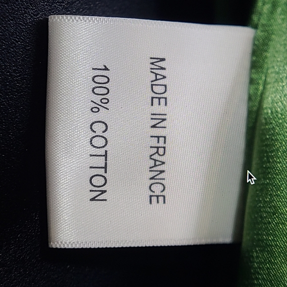 Women's Green Burberry Trench Coat with Belt and Buttons - Picture 9 of 9